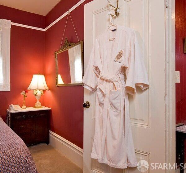 943 S South Van Ness Avenue