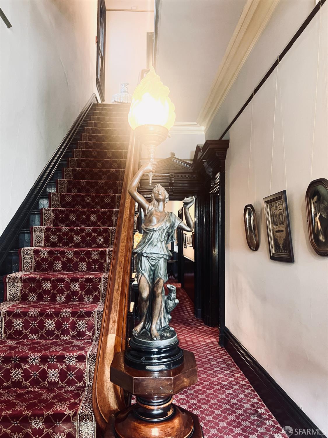 943 S South Van Ness Avenue