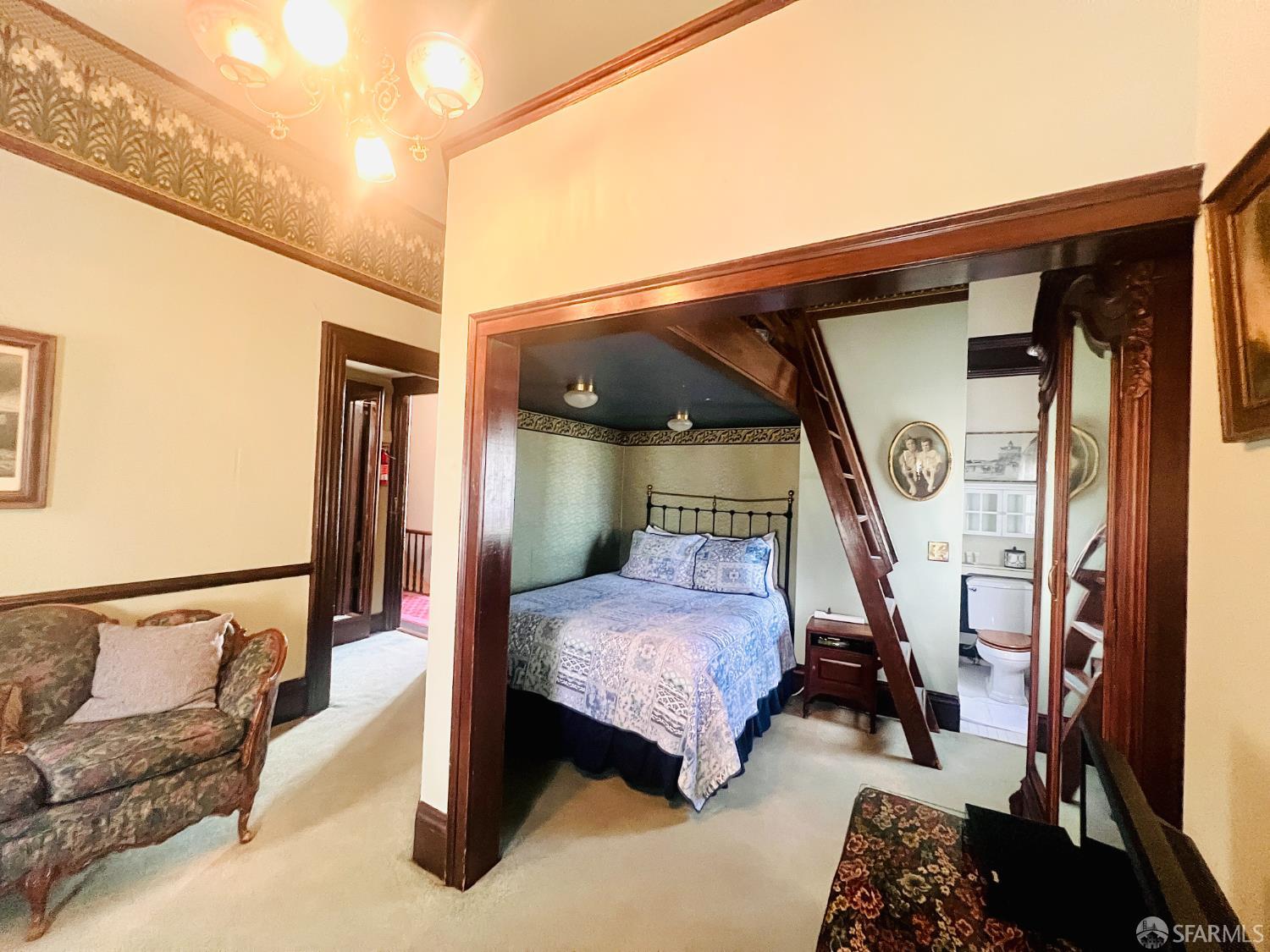 943 S South Van Ness Avenue