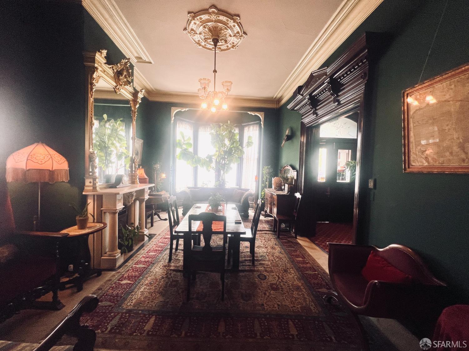 943 S South Van Ness Avenue