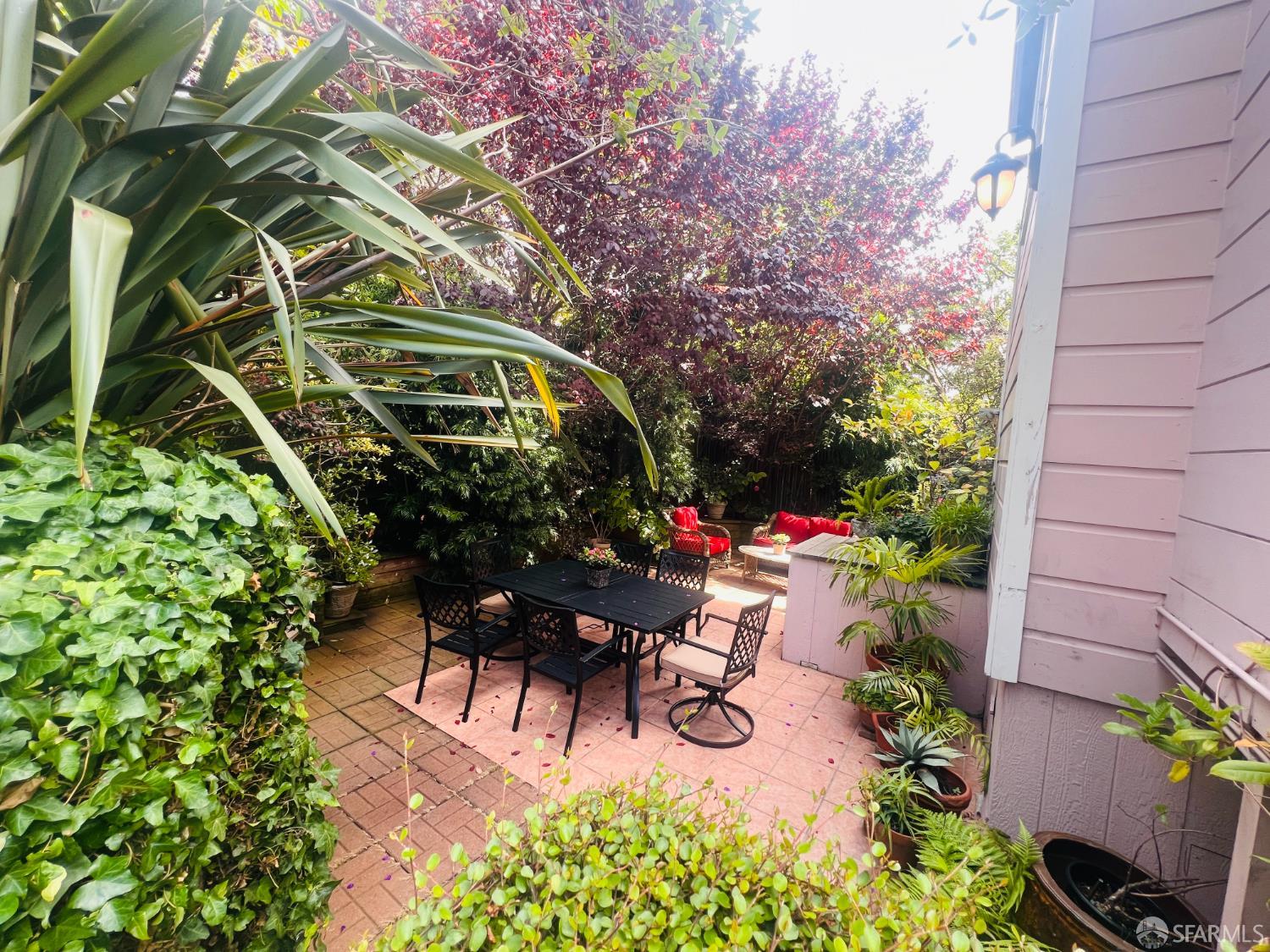 943 S South Van Ness Avenue