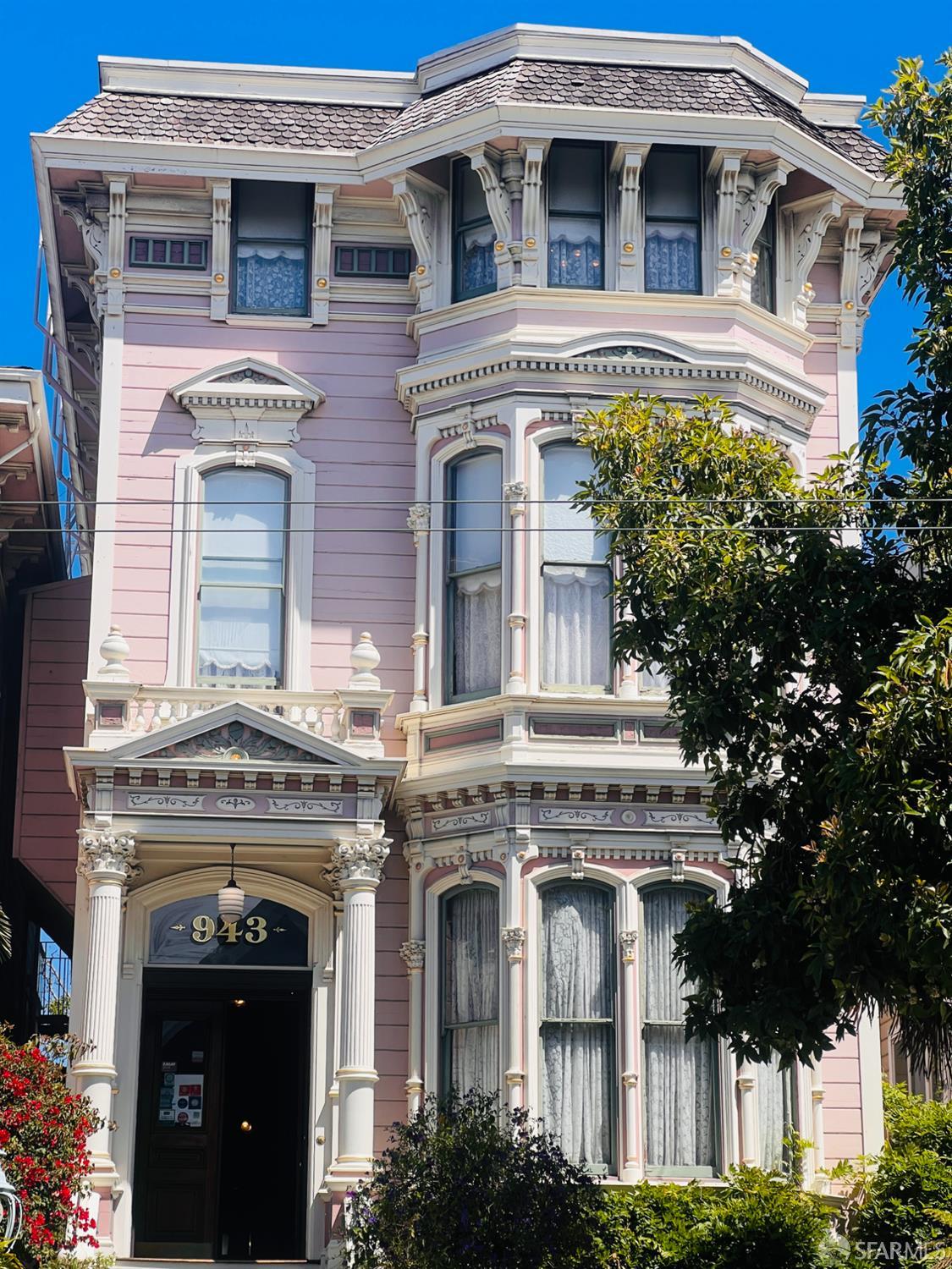 943 S South Van Ness Avenue