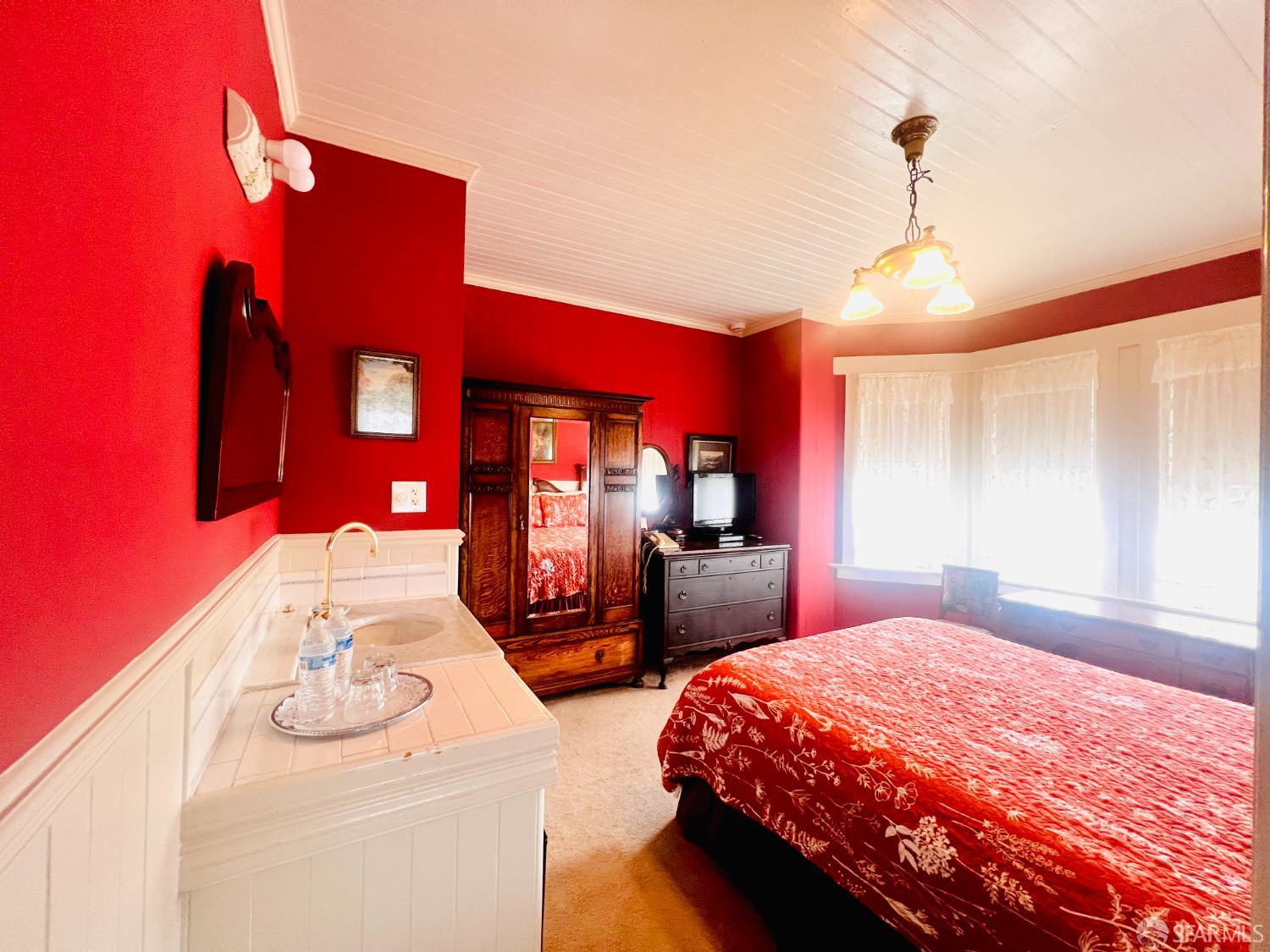 943 S South Van Ness Avenue