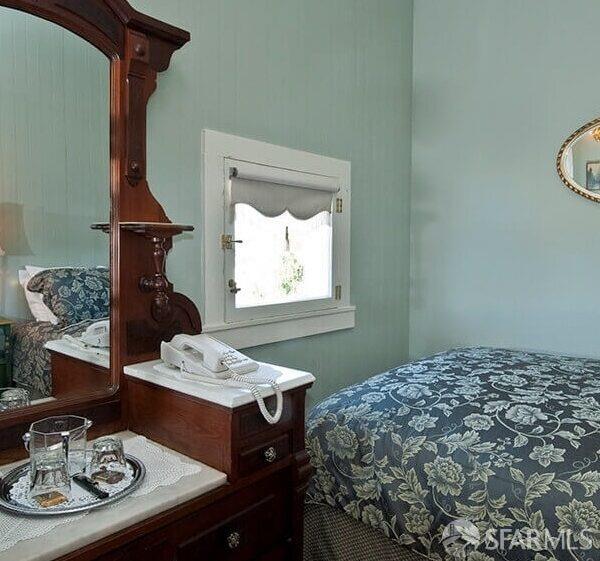 943 S South Van Ness Avenue