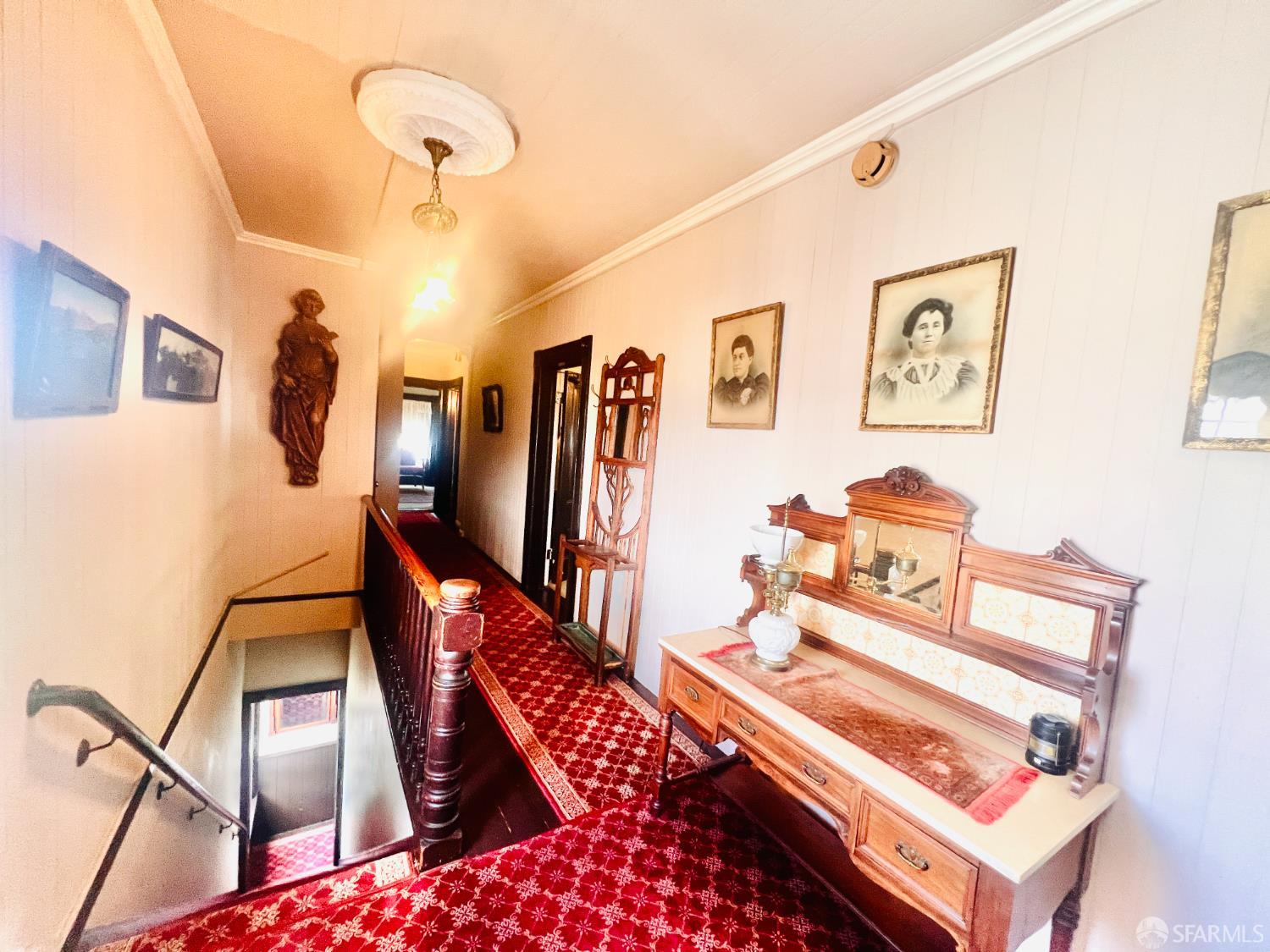 943 S South Van Ness Avenue