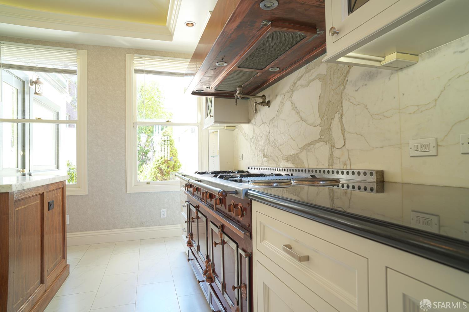 2505 Divisadero Street