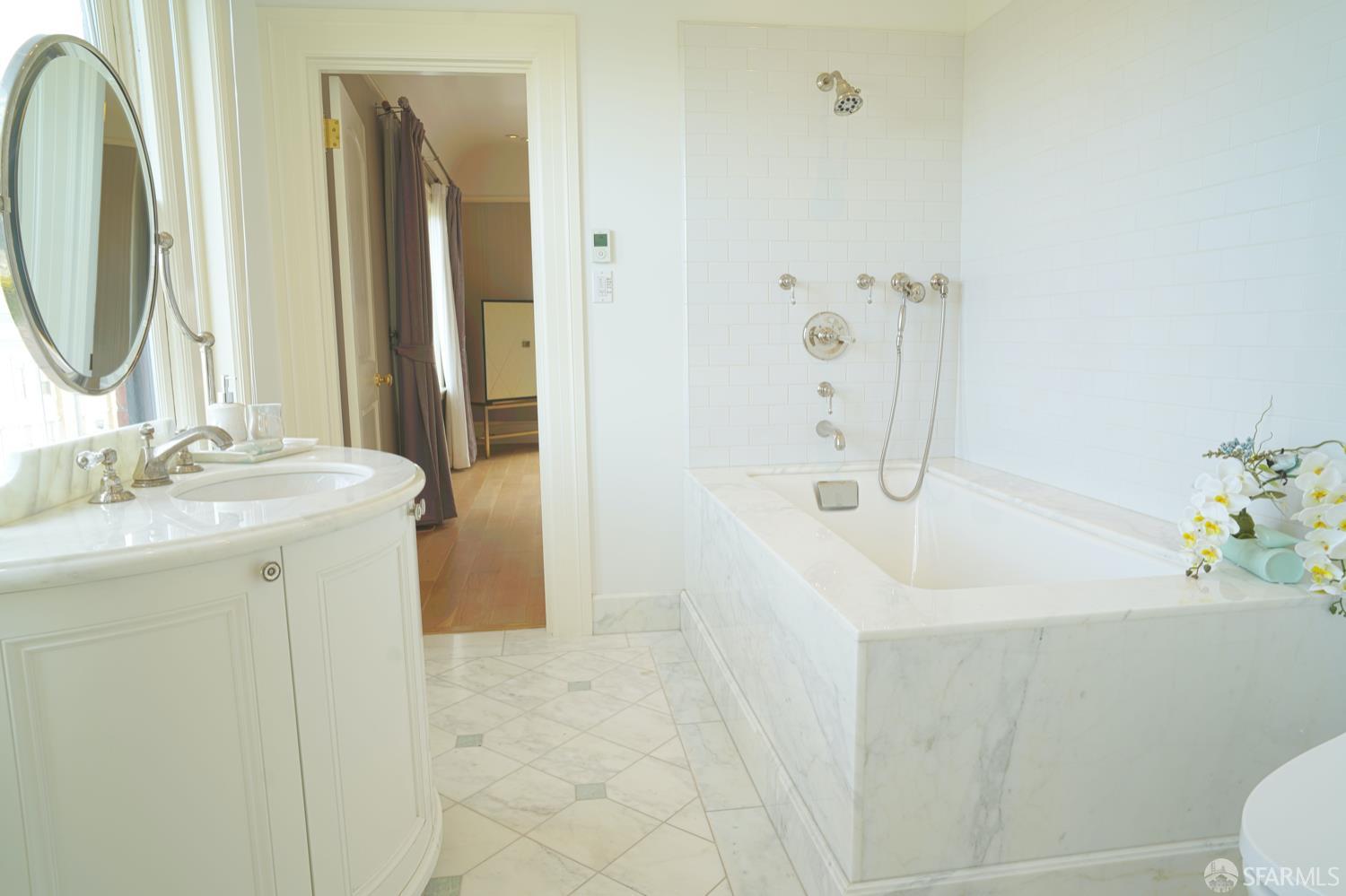 2505 Divisadero Street