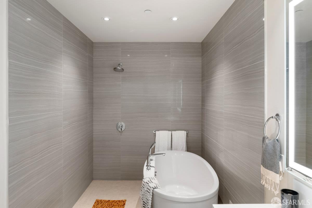 1601 Larkin Street # 102