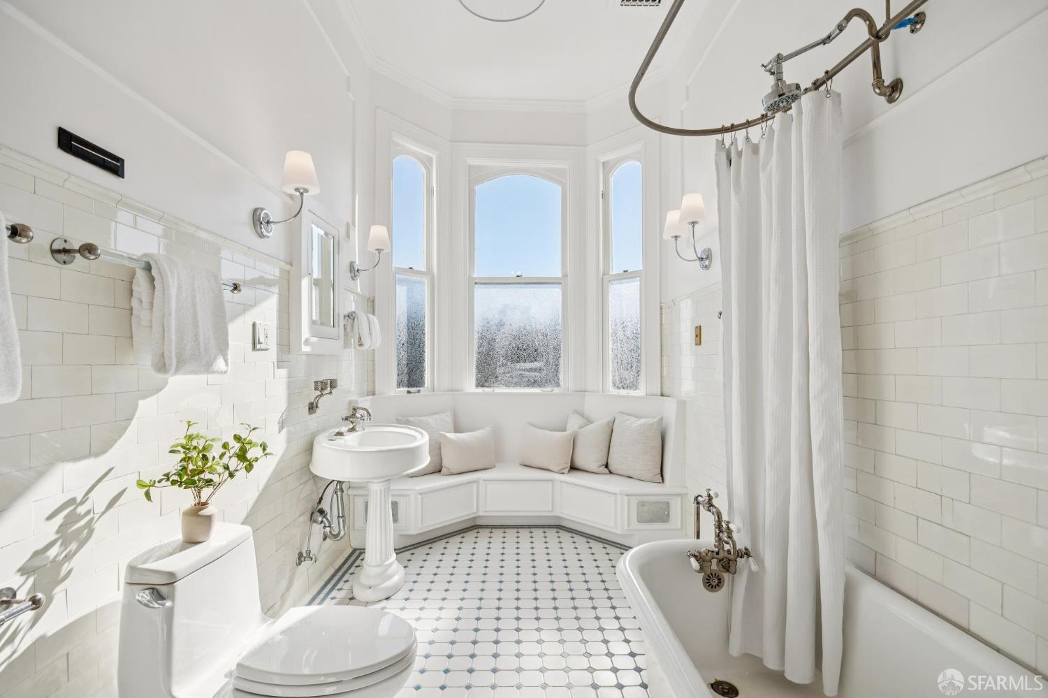 2101 Divisadero Street