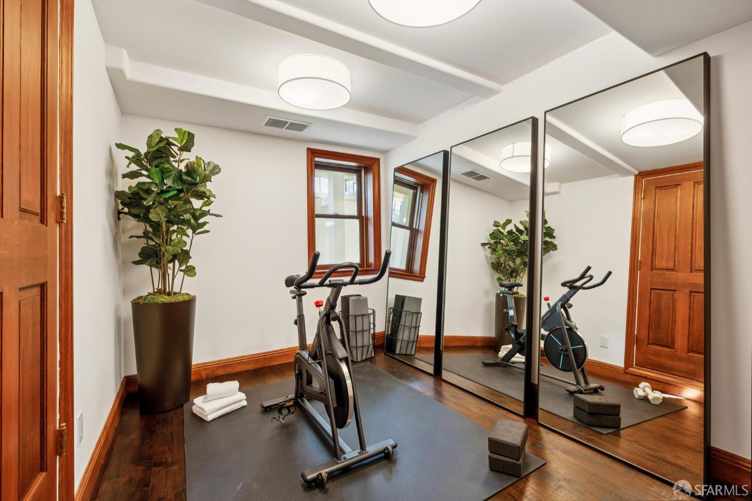 2101 Divisadero Street