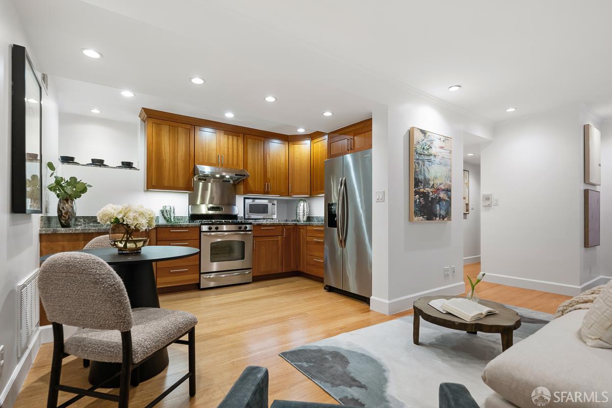 716-716A Douglass Street