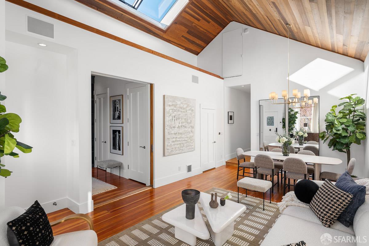 716-716A Douglass Street