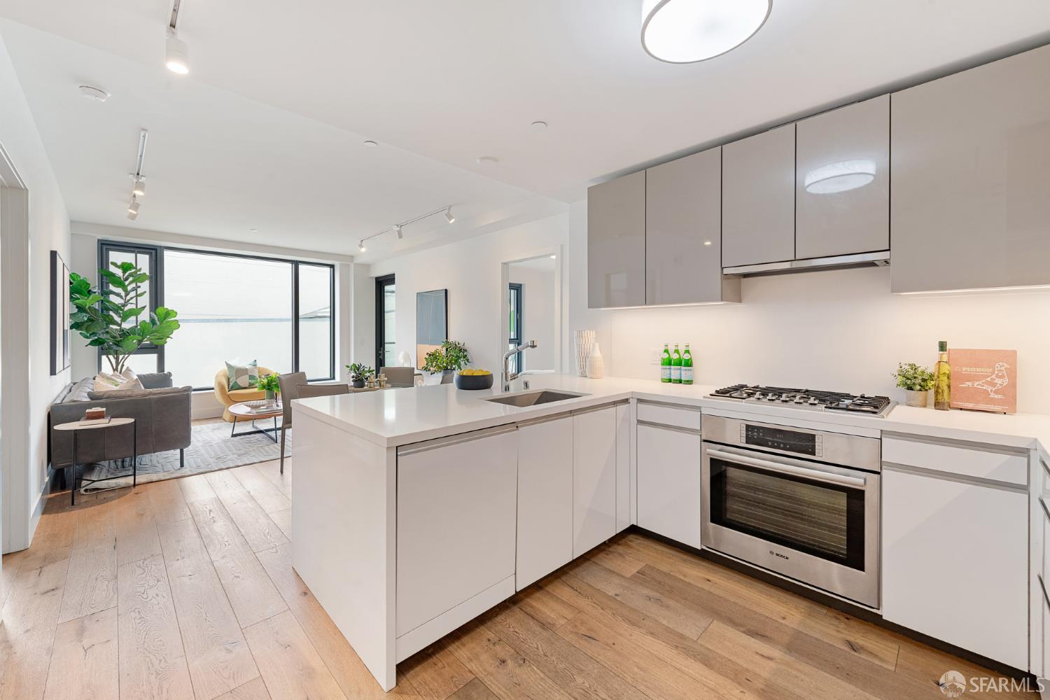 1450 Franklin Street # 607