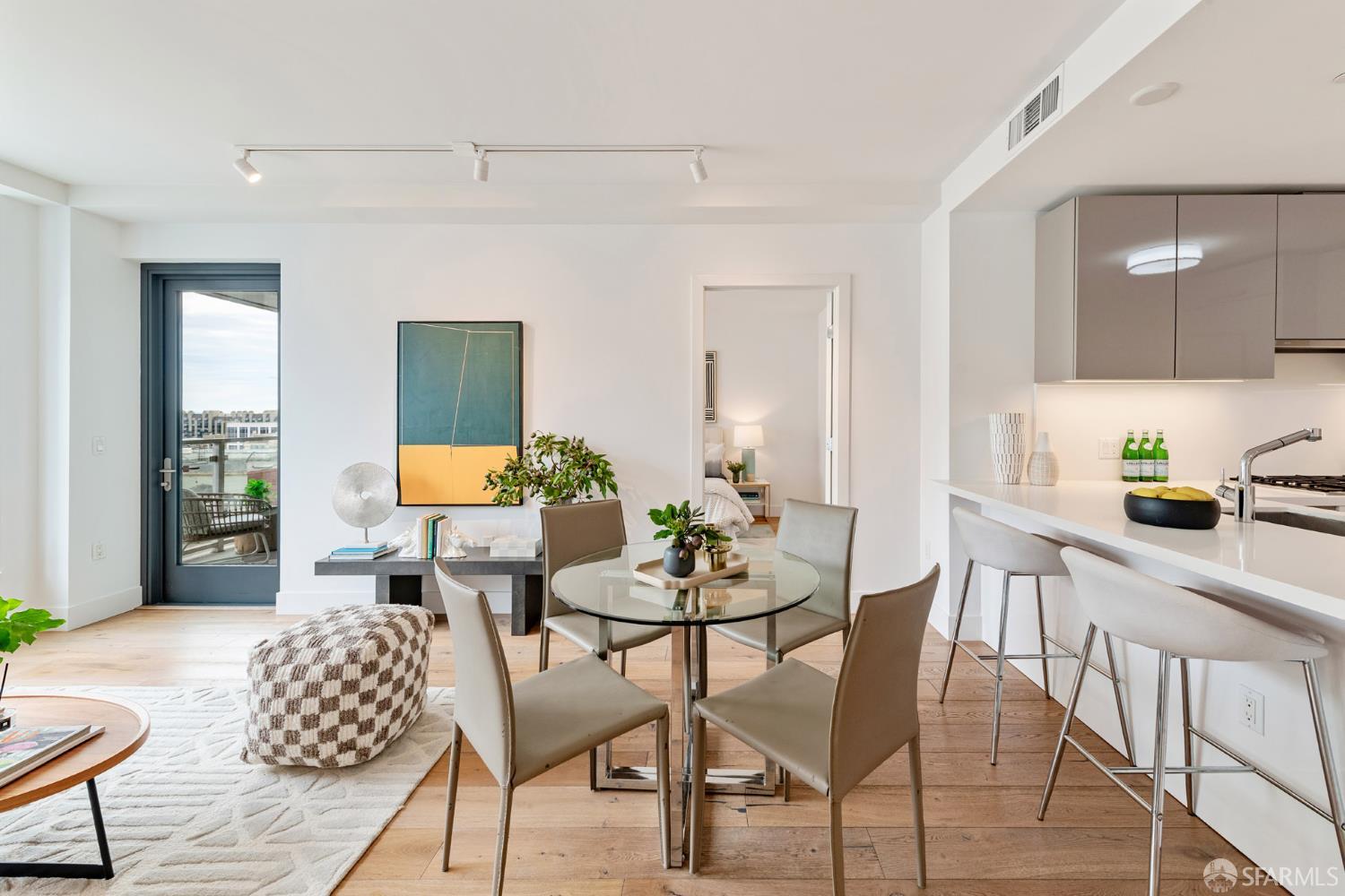 1450 Franklin Street # 607