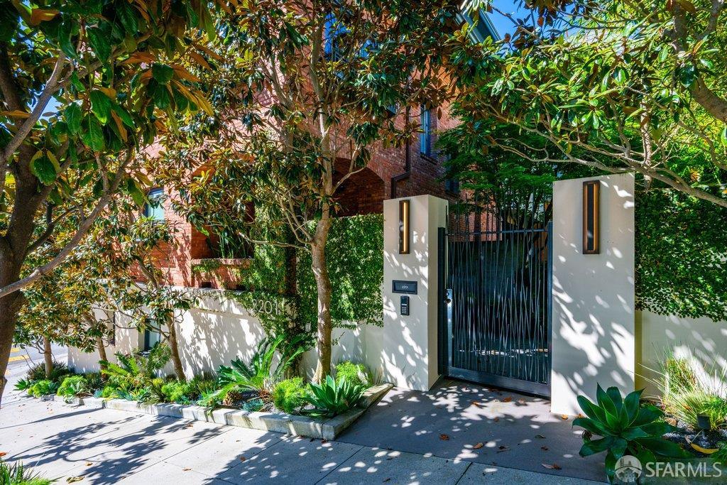 2201 Baker Street