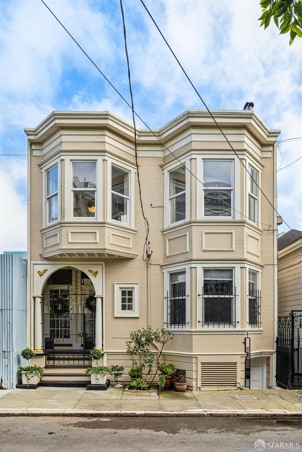 245 Laussat Street