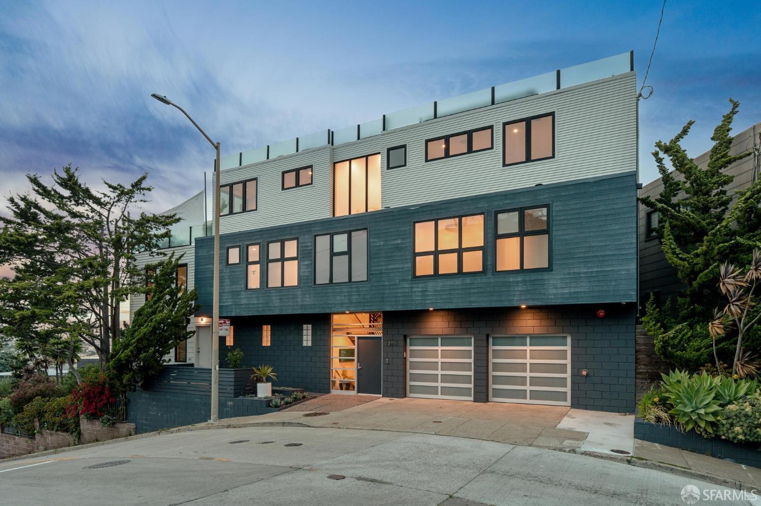295 Coso Avenue