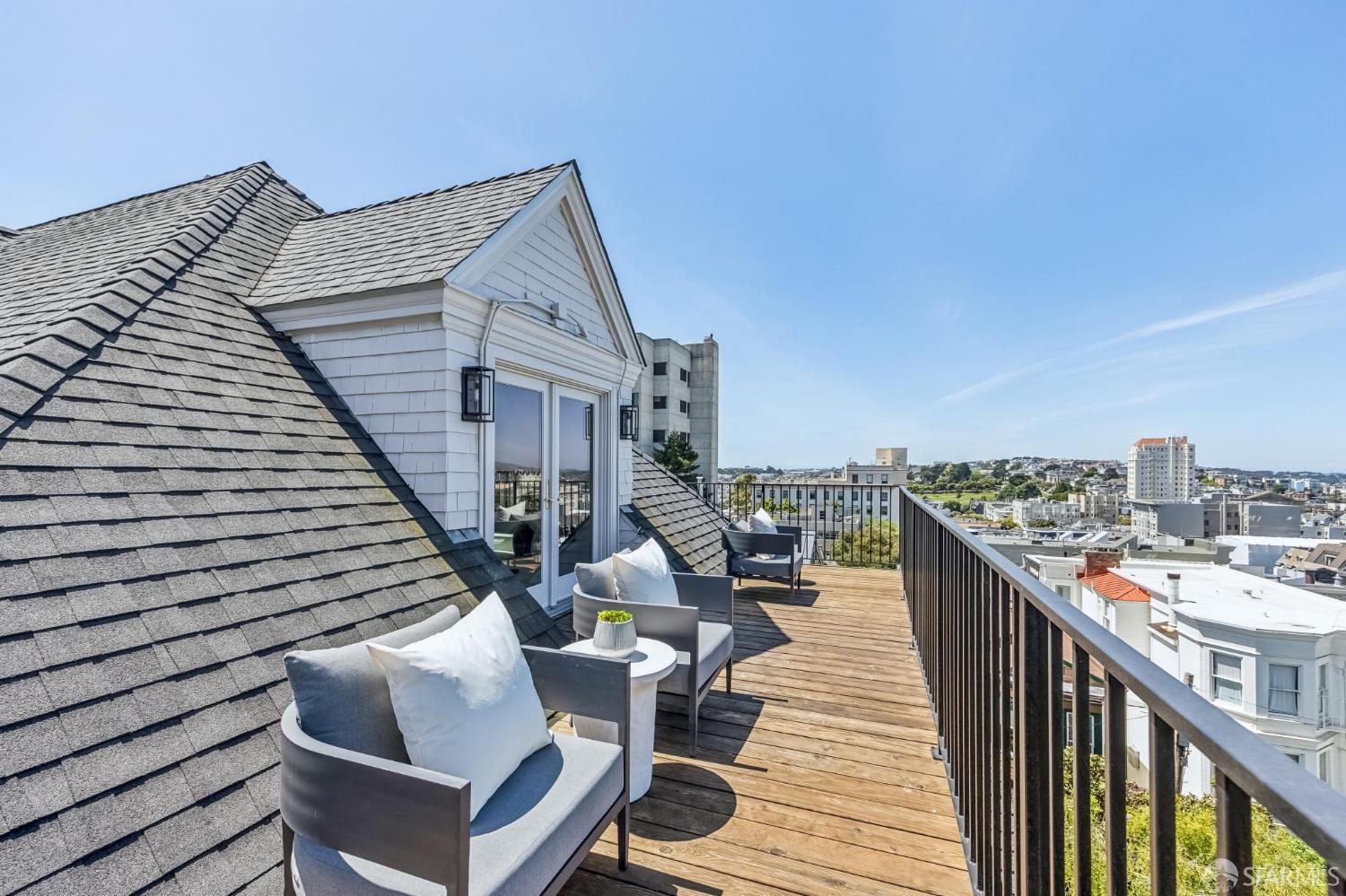 2218 Clay Street