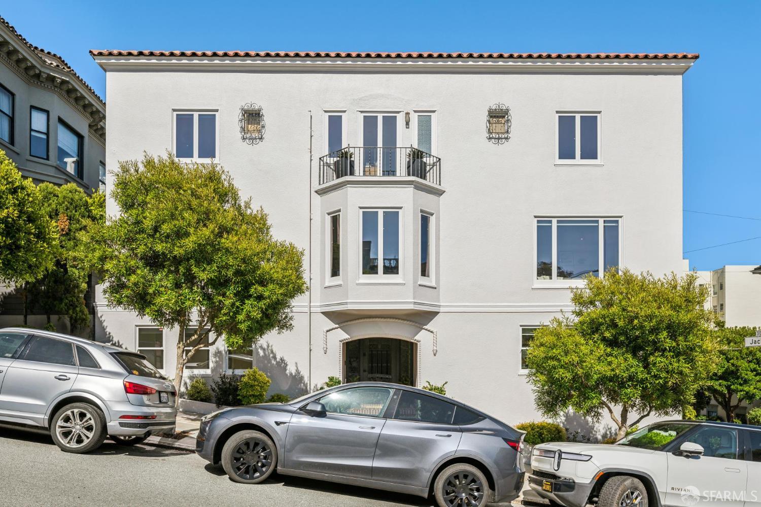 2200 Lyon Street