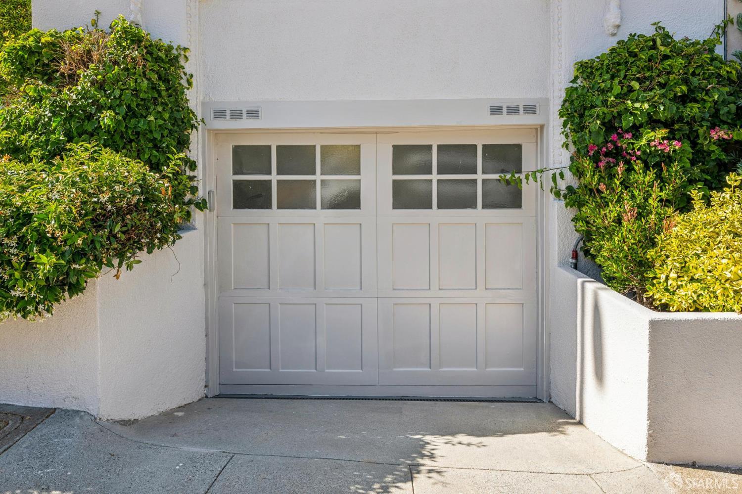 2200 Lyon Street