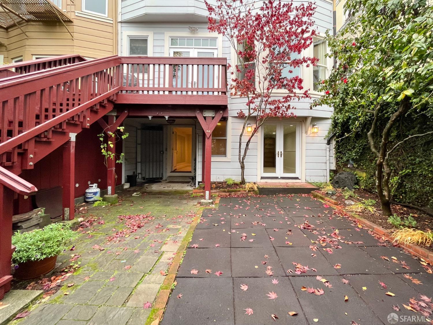 2010 Lyon Street