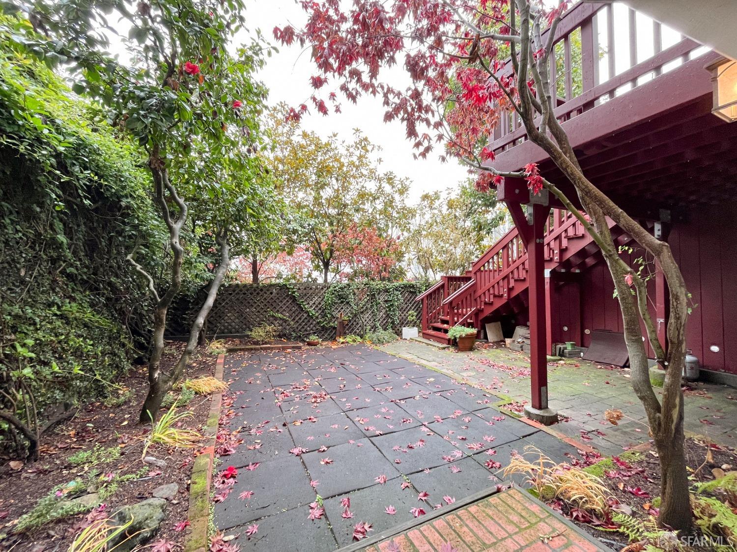 2010 Lyon Street