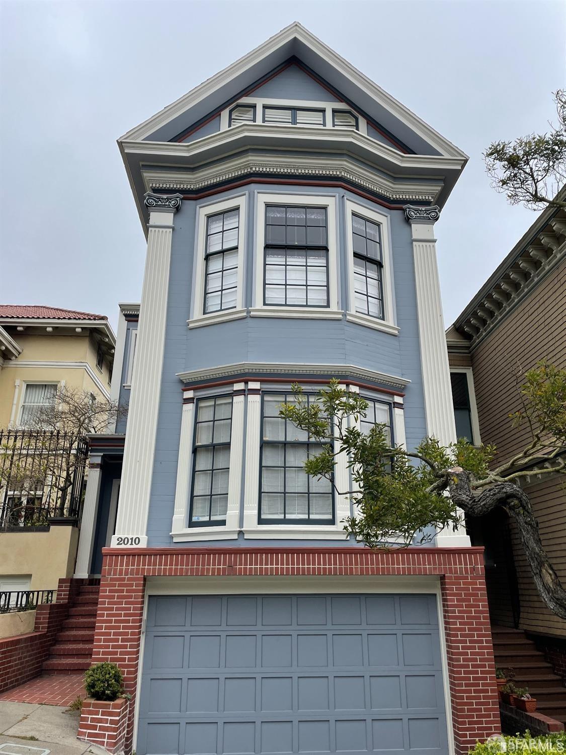 2010 Lyon Street