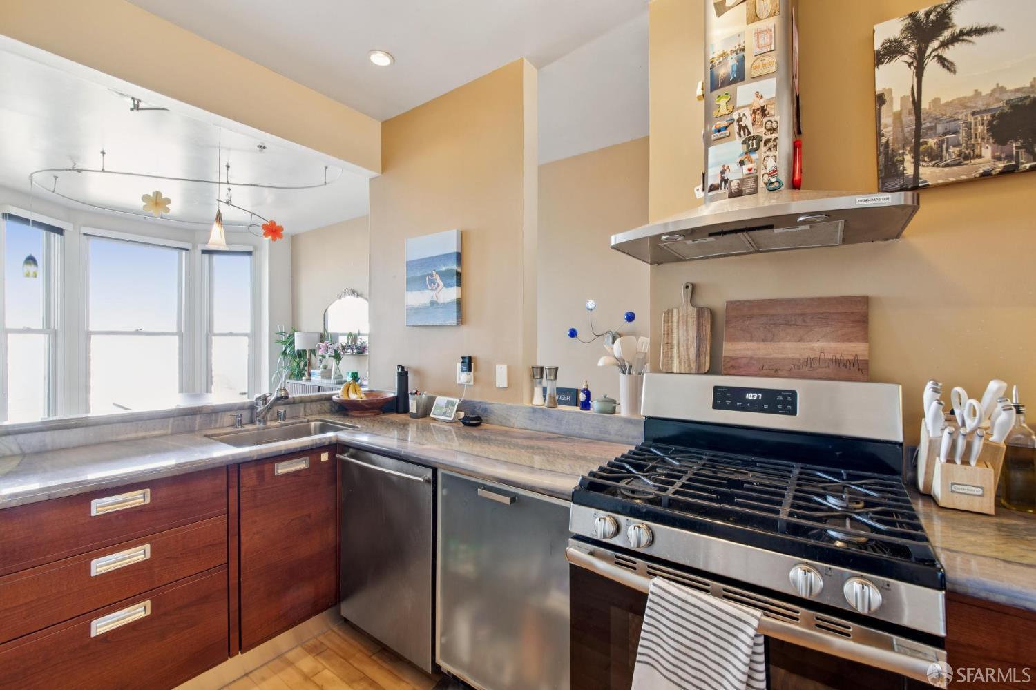 12 Reno Place