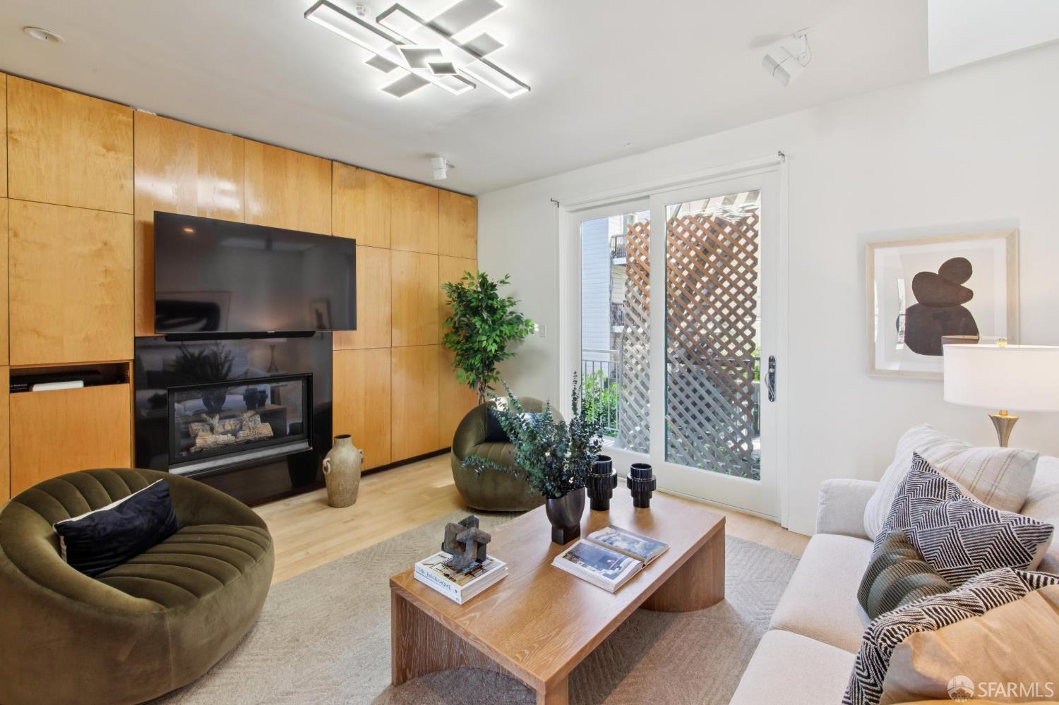 12 Reno Place
