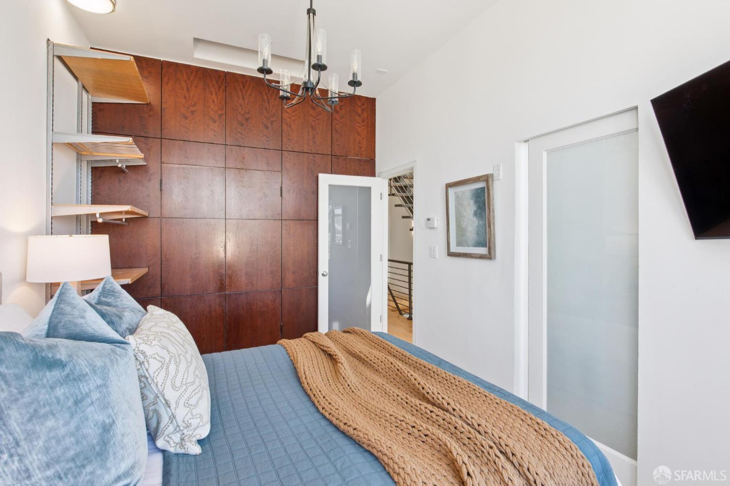 12 Reno Place