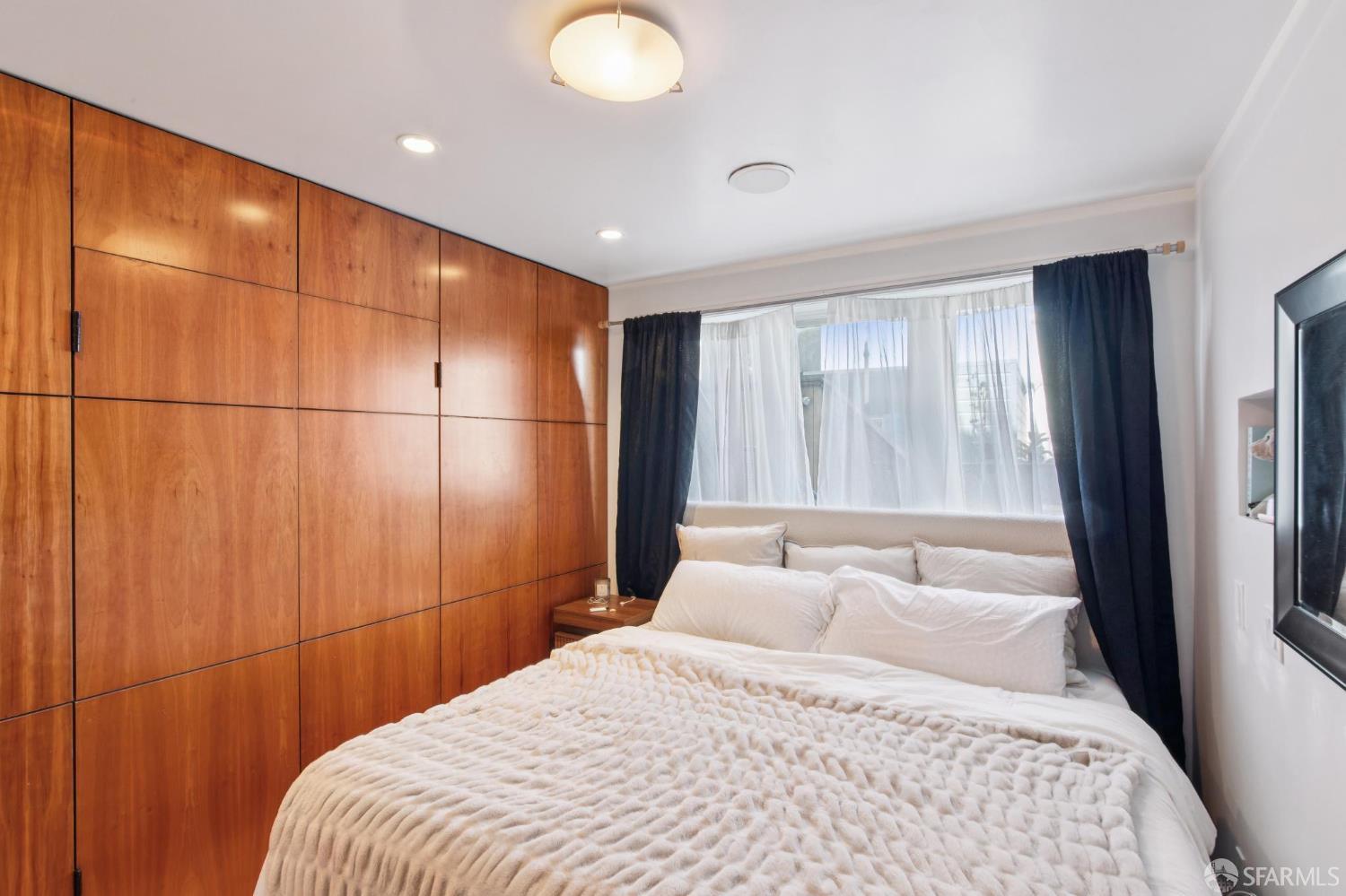12 Reno Place