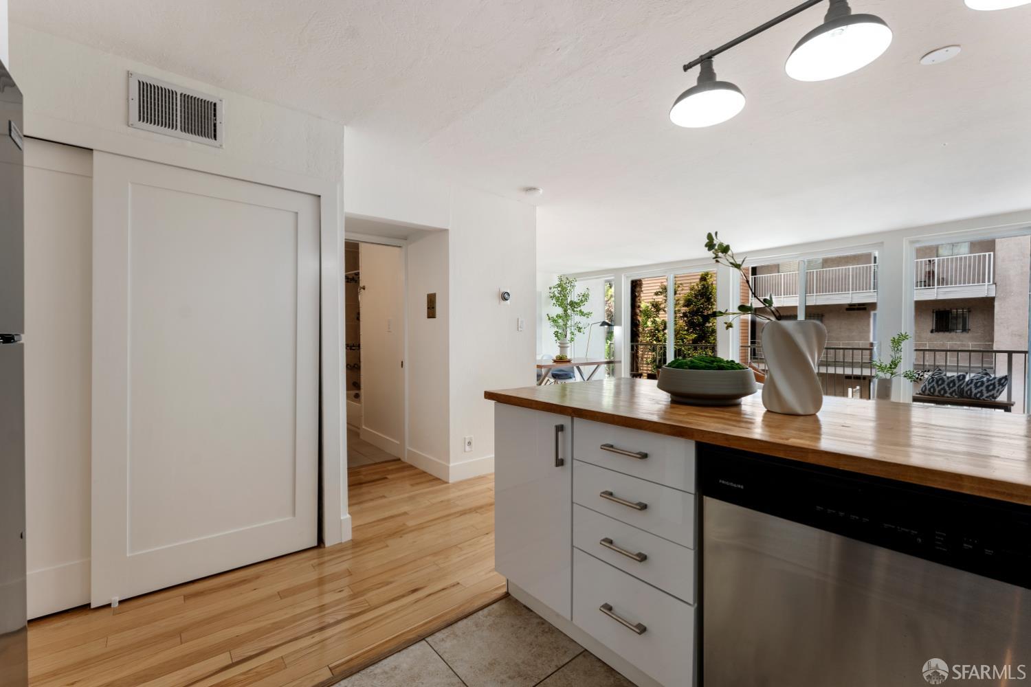 1425 Lakeside Drive # 209