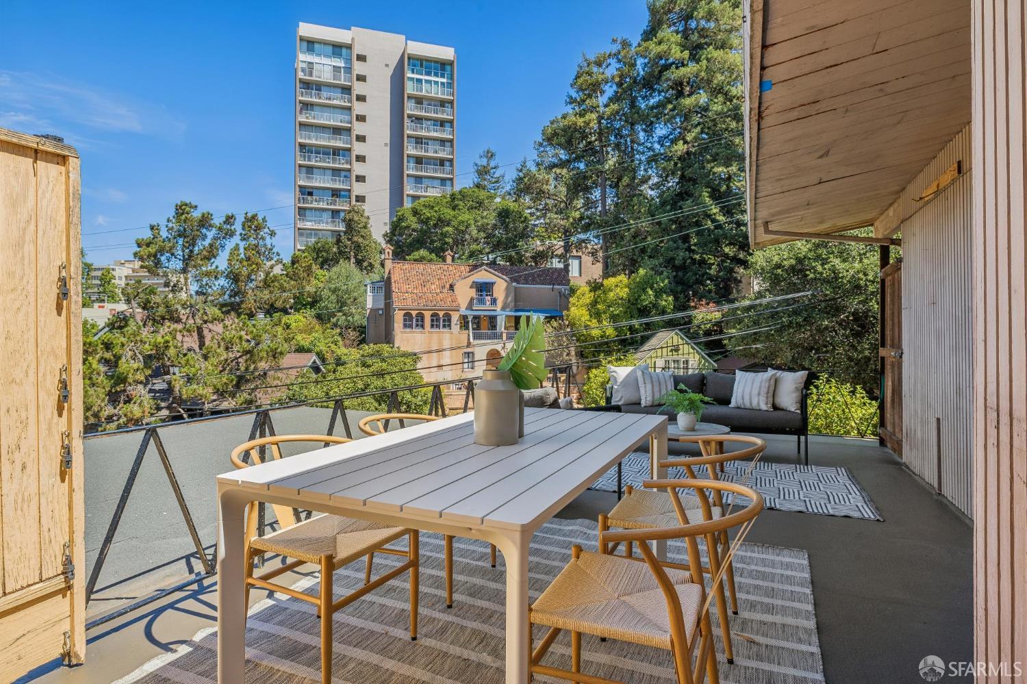 245 Monte Vista Avenue