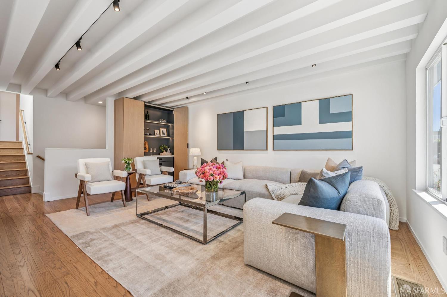 136 Los Palmos Drive