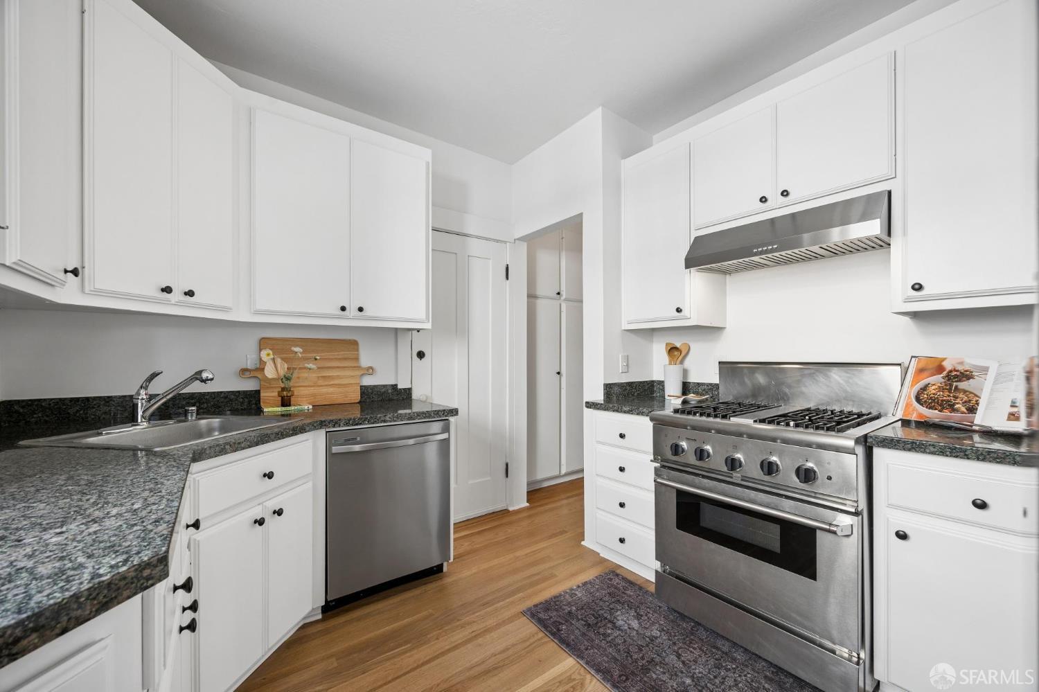 1855 Sacramento Street # 5