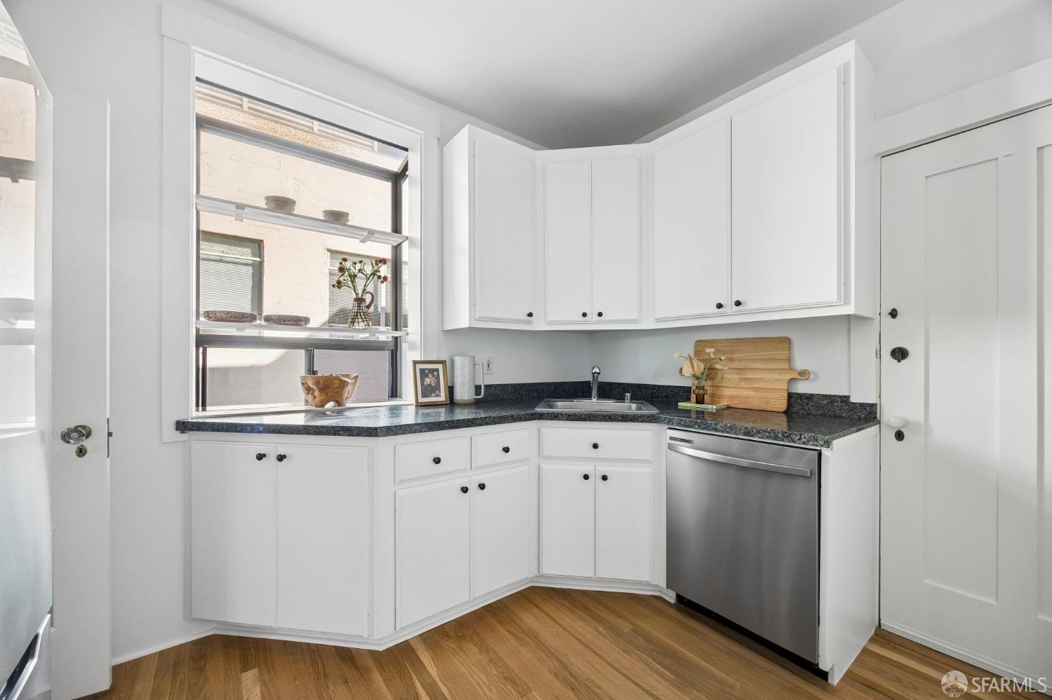 1855 Sacramento Street # 5