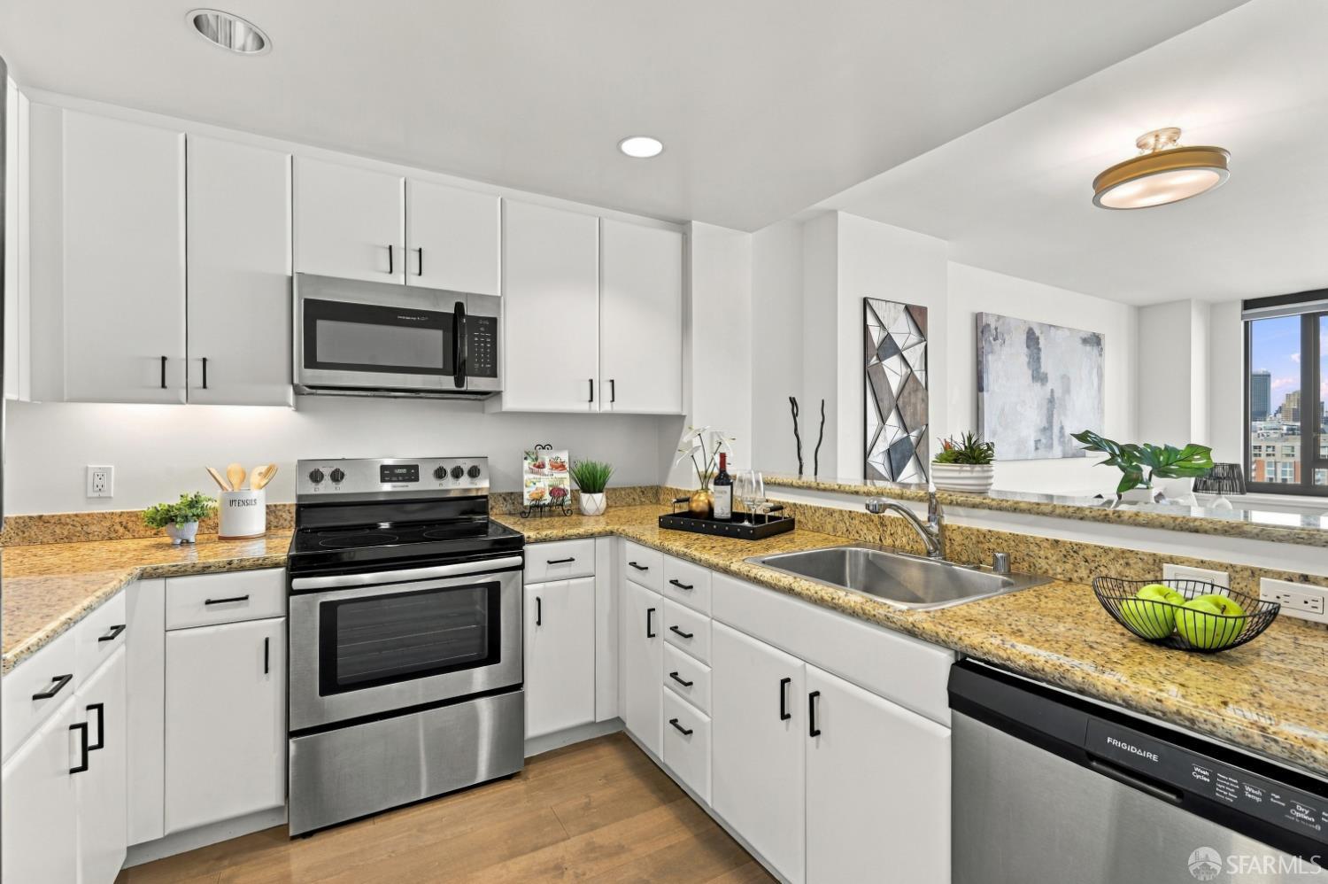 260 King Street # 909
