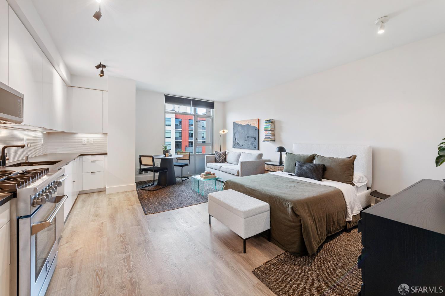 170 King Street # 1004