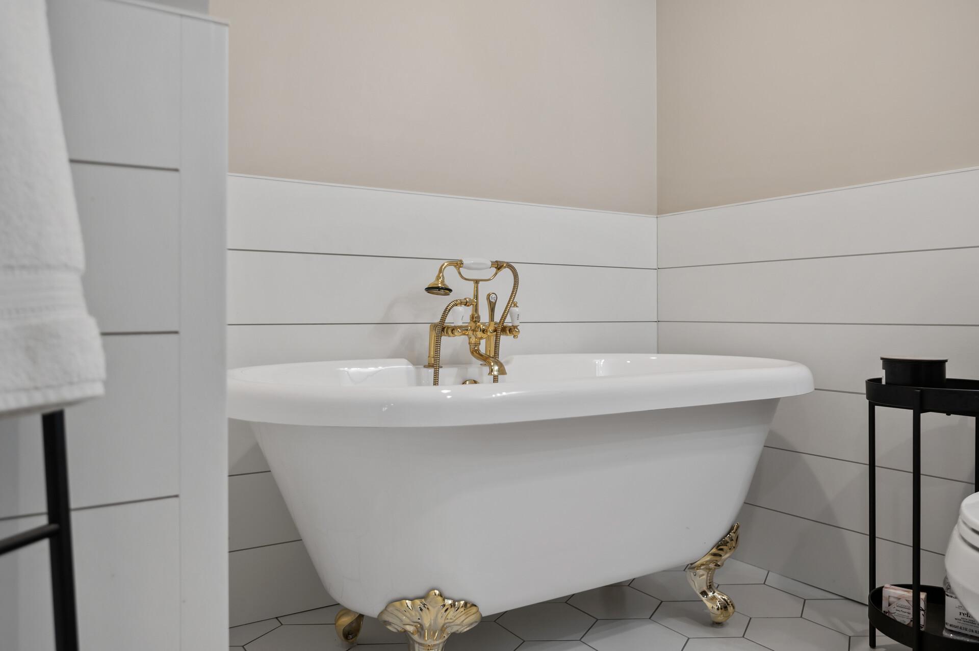 19289 Hilldale Avenue