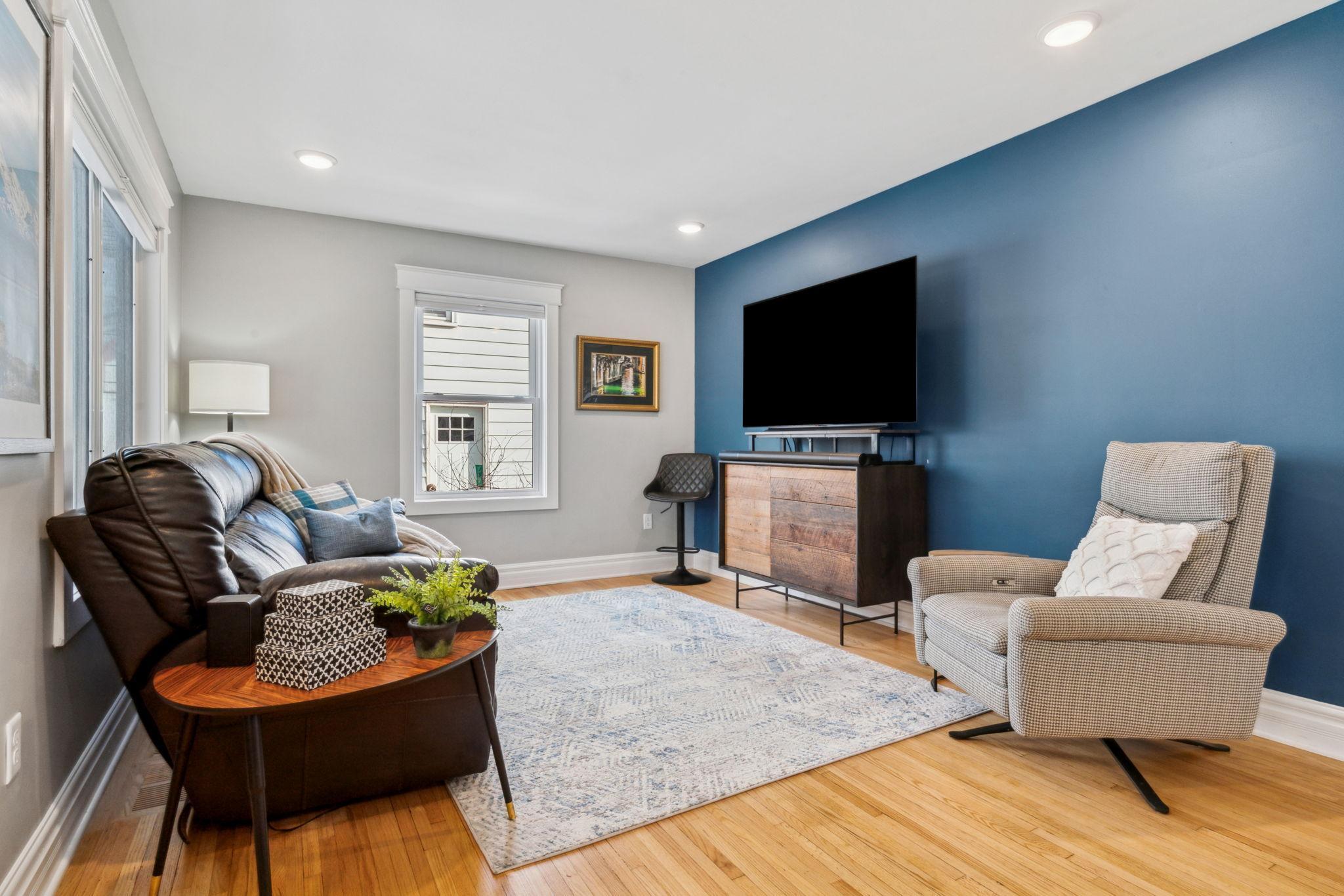 7505 Edgebrook Drive