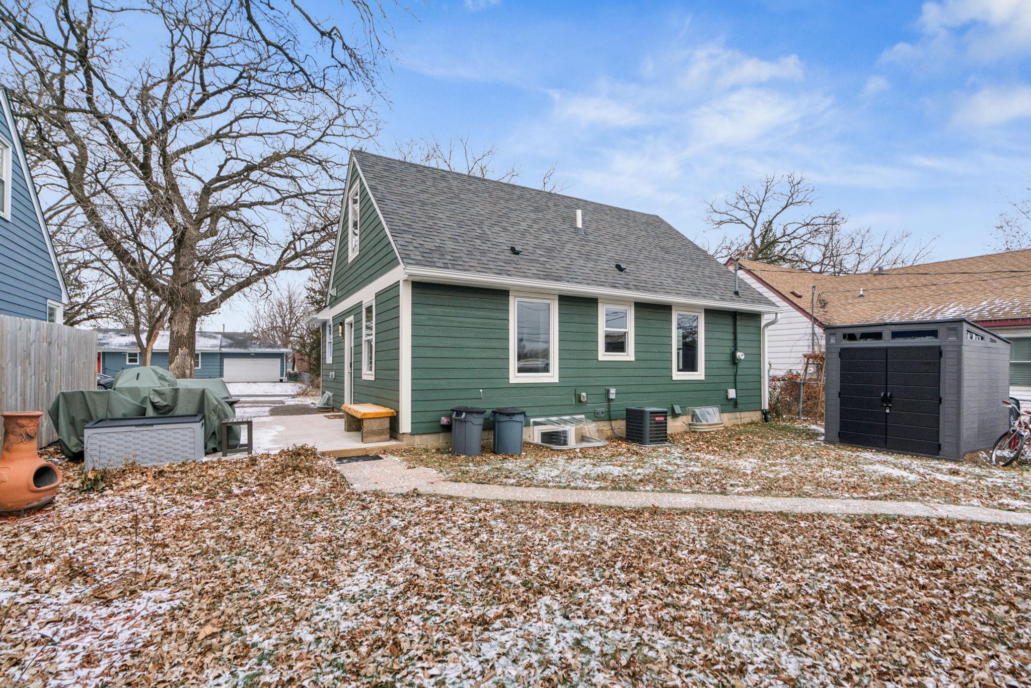 7505 Edgebrook Drive