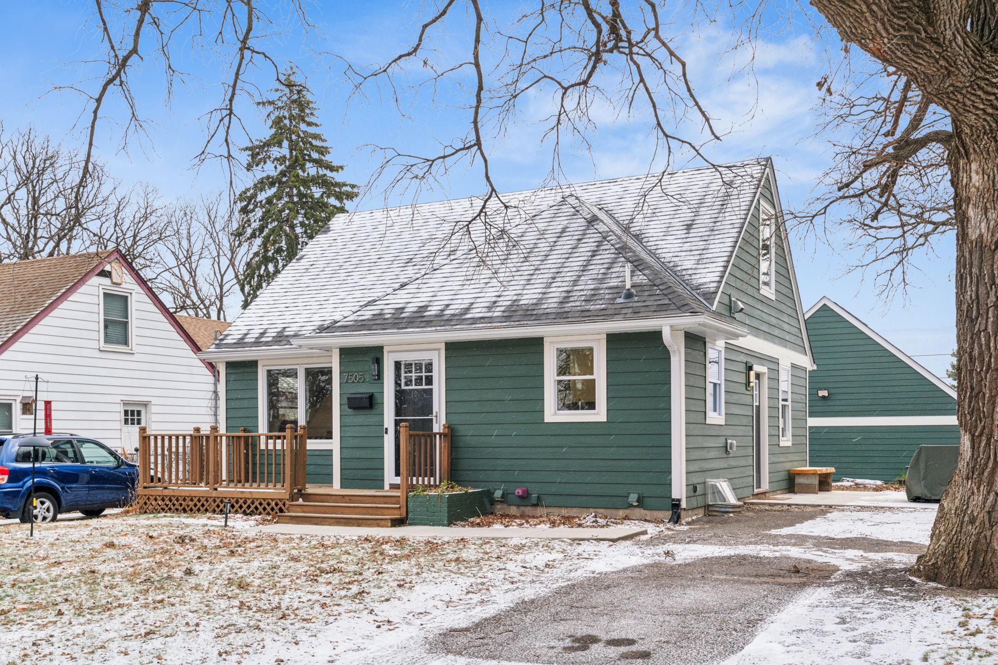 7505 Edgebrook Drive