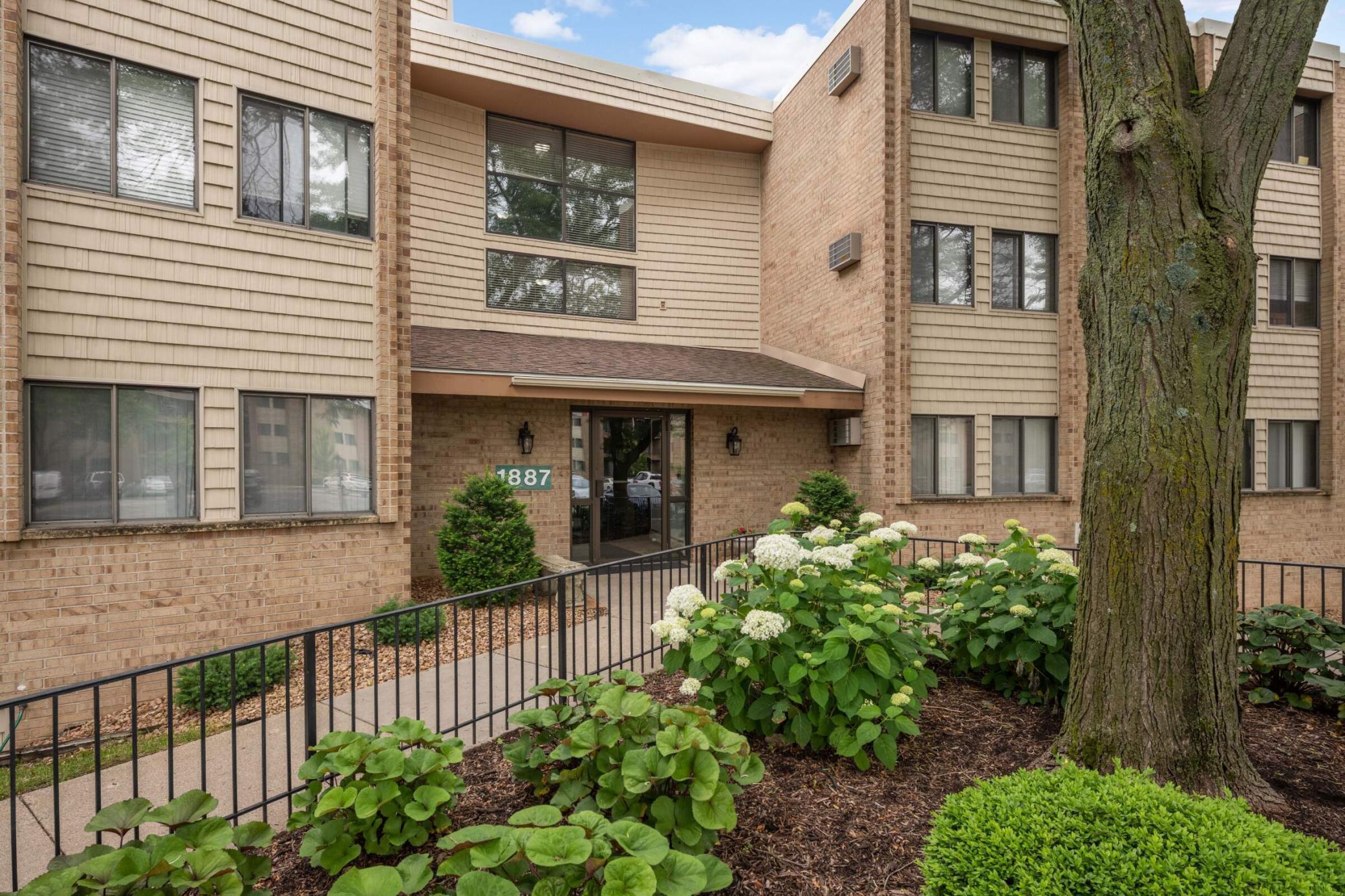 1887 Silver Bell Road Unit: 115