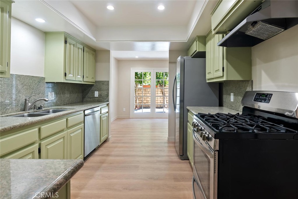 18850 Hatteras Street 5