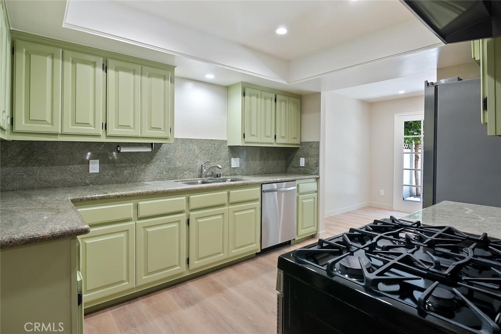 18850 Hatteras Street 5