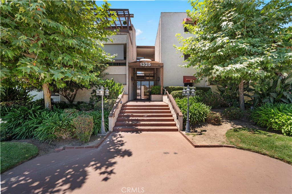 1325 Valley View Road 308