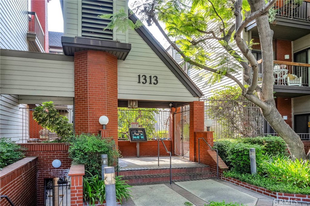 1313 Valley View Road 109