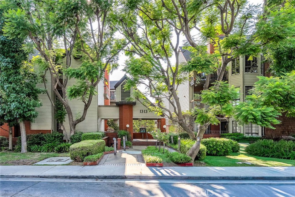 1313 Valley View Road 109