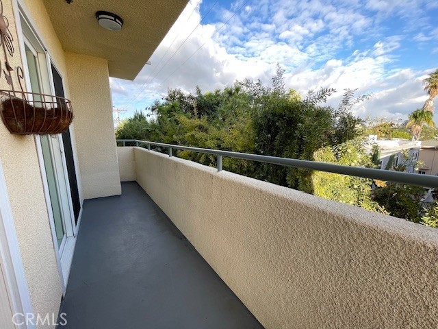 4426 Ventura Canyon 204