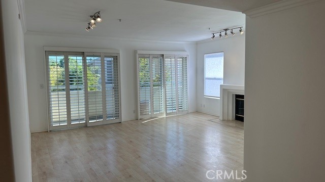 4426 Ventura Canyon 204